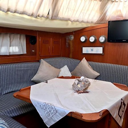 Sleep & Boats Barcelona City Sant Adria de Besos Ngoại thất bức ảnh