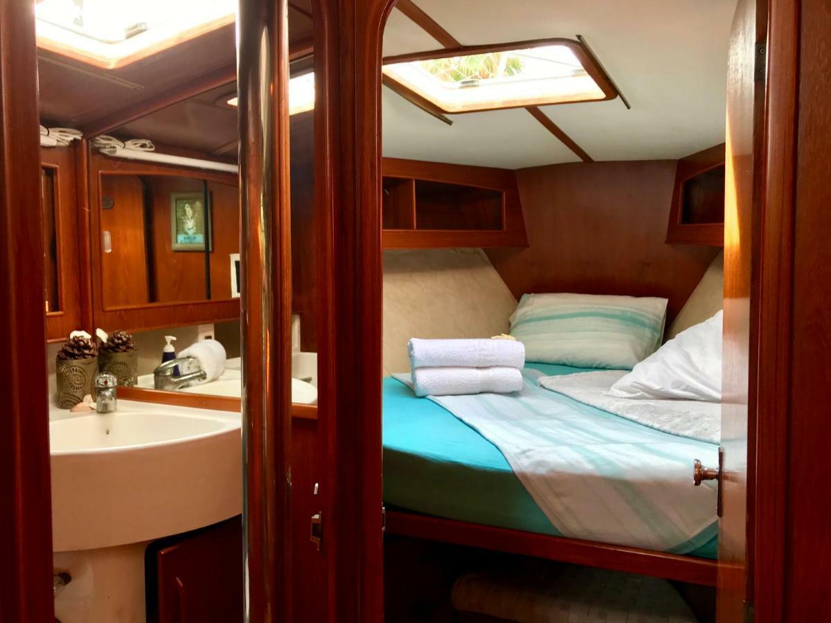 Sleep & Boats Barcelona City Sant Adria de Besos Ngoại thất bức ảnh